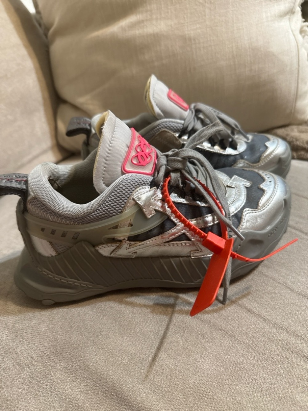 Off-White “Out Of Office” Sneakers- Wmns EU37 (US 6-6.5) w/zip tie